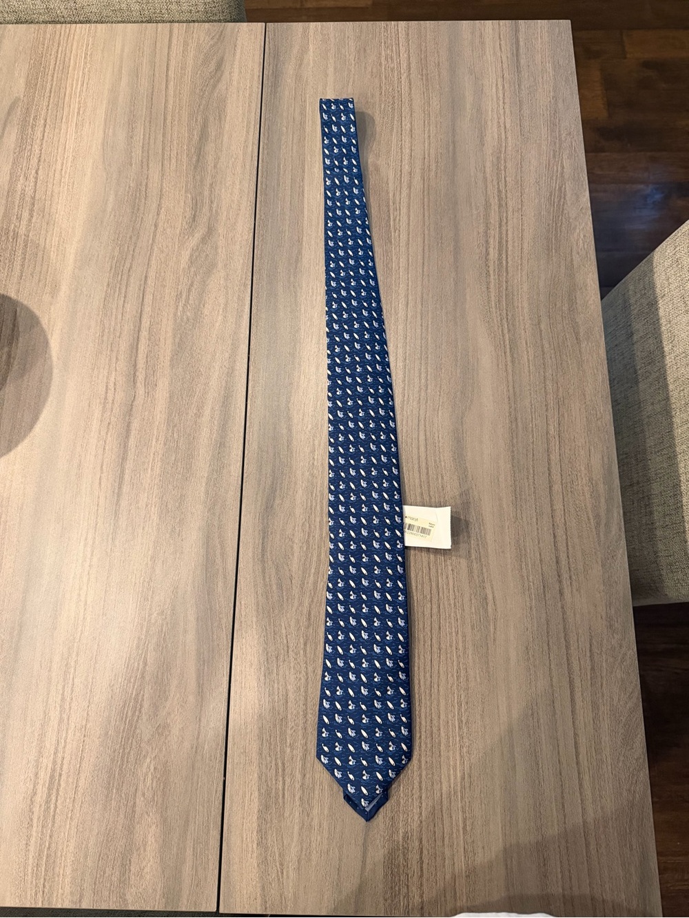 Tommy Hilfiger Shark Bite Men’s Necktie 100% Silk NWT